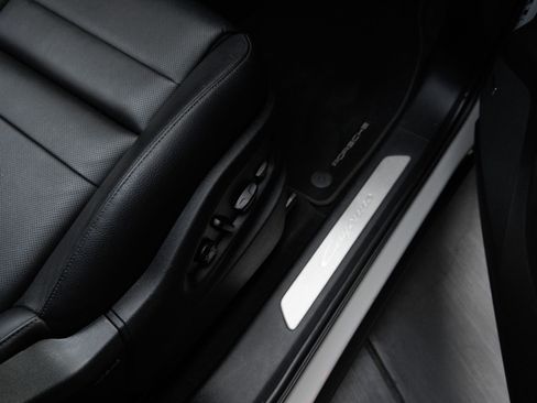 Certified 2024 Porsche Cayenne AWD/4WD image 38