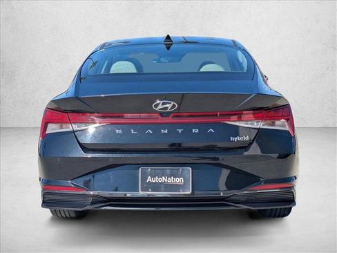 Used 2023 Hyundai Elantra Limited FWD image 7