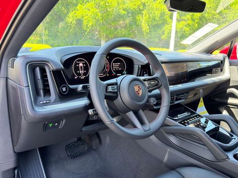 New 2026 Porsche Cayenne Coupe image 4