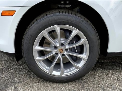 New 2025 Porsche Macan image 14