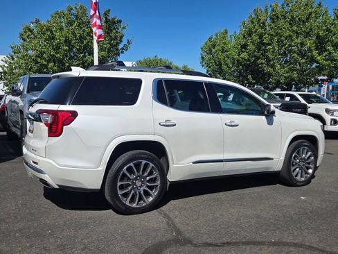 Used 2020 GMC Acadia Denali w/ Denali Ultimate Package AWD/4WD image 3