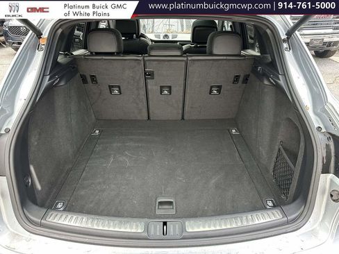 Used 2023 Porsche Macan image 11