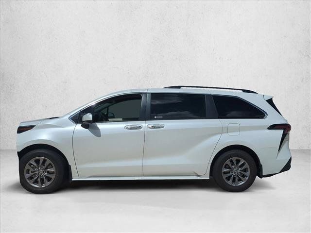 Used 2024 Toyota Sienna XLE FWD image 8