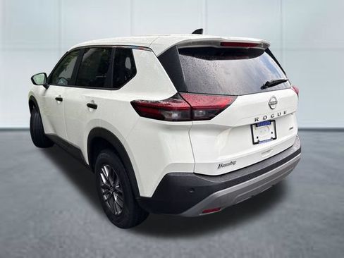 Used 2023 Nissan Rogue S AWD/4WD image 2