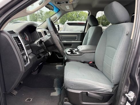 Used 2017 RAM 1500 Classic SLT AWD/4WD image 8