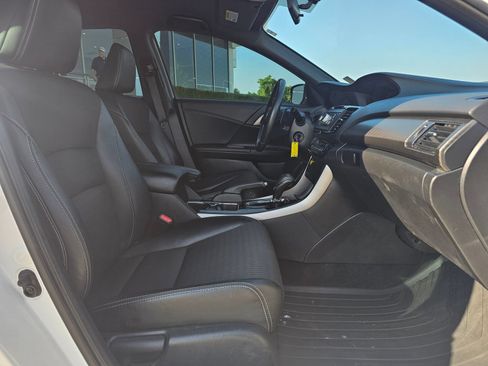 Used 2017 Honda Accord Sport image 31