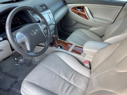 Used 2010 Toyota Camry XLE image 4