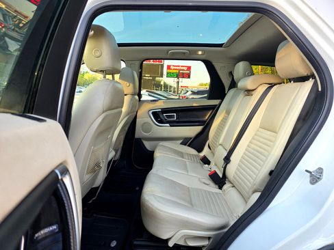 Used 2017 Land Rover Discovery Sport HSE Luxury image 11