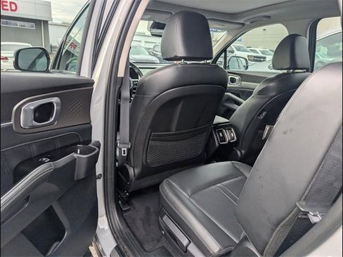 Used 2025 Kia Sorento SX image 16