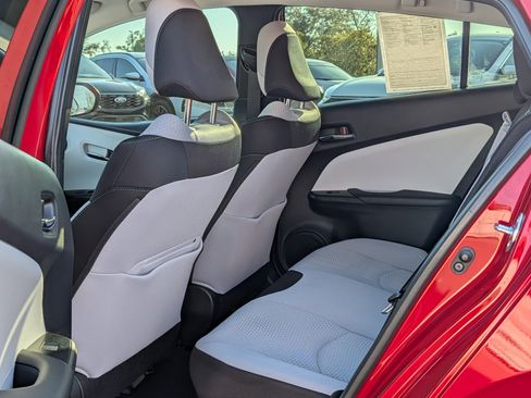 Used 2022 Toyota Prius LE image 14