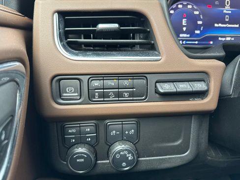 Used 2023 Chevrolet Suburban High Country w/ Premium Package 2 AWD/4WD image 7