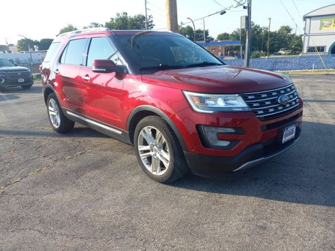 Used 2017 Ford Explorer Limited w/ Equipment Group 301A AWD/4WD image 3