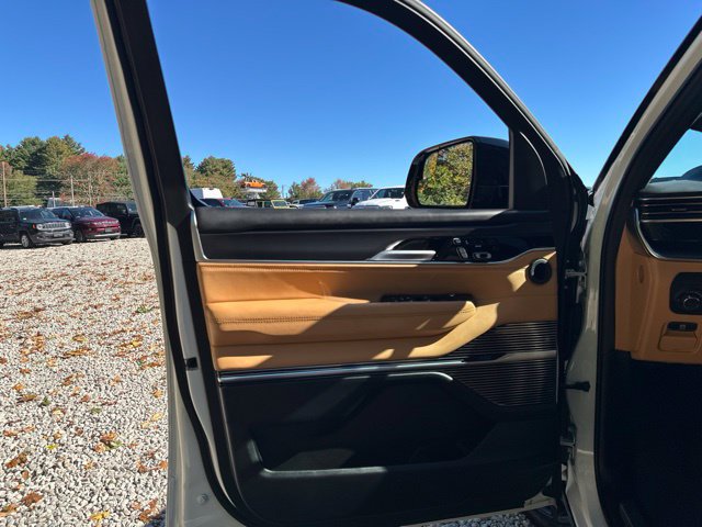 Used 2026 Jeep Grand Wagoneer Summit AWD/4WD image 27