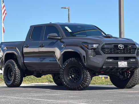 Used 2024 Toyota Tacoma TRD Sport w/ TRD Sport Upgrade Package AWD/4WD image 2