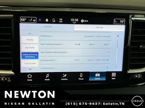 Used 2023 Chrysler Pacifica Touring-L FWD image 28