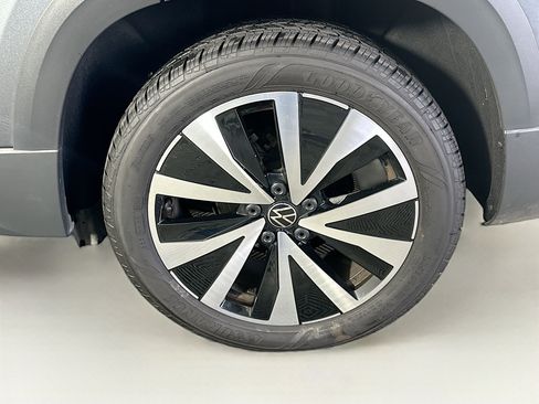 Used 2024 Volkswagen Taos SE image 11