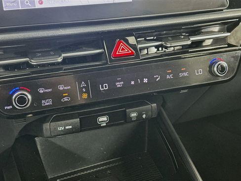 Used 2024 Kia Niro SX Touring FWD image 24