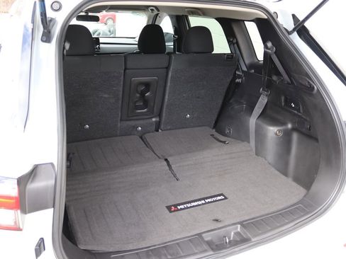 Used 2022 Mitsubishi Outlander ES image 26