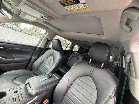 Used 2023 Toyota Highlander XLE AWD/4WD image 15