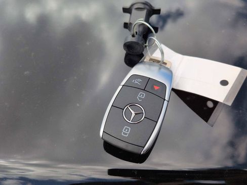 Used 2025 Mercedes-Benz GLE 350 4MATIC image 37