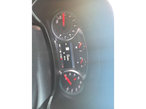 Used 2023 Chevrolet Equinox Premier image 2