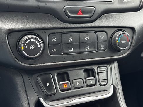 Used 2019 GMC Terrain SLE image 6