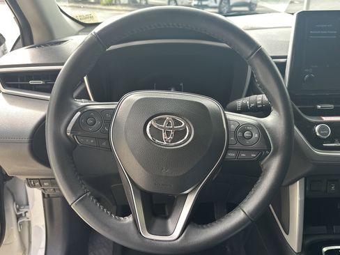Used 2024 Toyota Corolla Cross XLE w/ Convenience Package AWD/4WD image 17