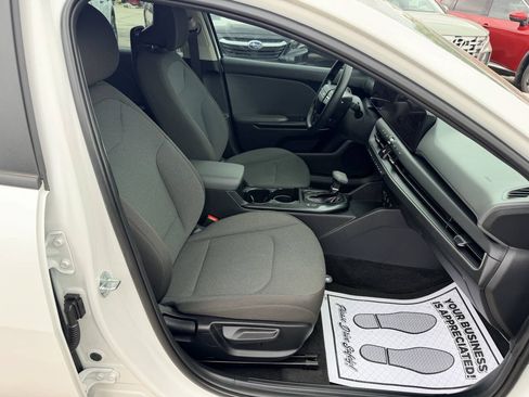 Used 2025 Kia K4 FWD image 21