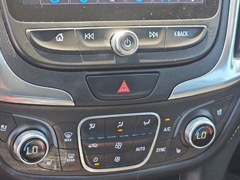 Used 2019 Chevrolet Equinox Premier FWD image 17
