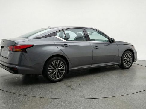 Used 2025 Nissan Altima 2.5 SV image 9