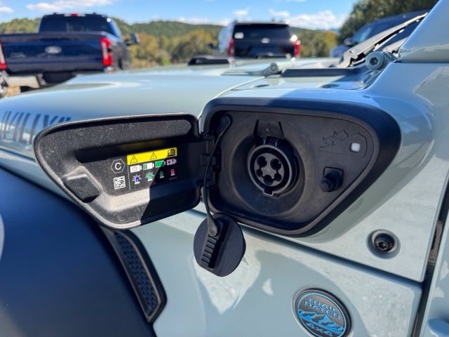 Used 2023 Jeep Wrangler Unlimited w/ Cold Weather Group AWD/4WD image 18