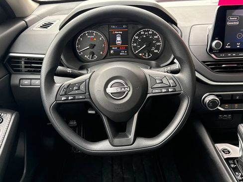 Used 2025 Nissan Altima 2.5 S FWD image 14