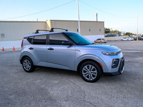 Used 2020 Kia Soul LX FWD image 6