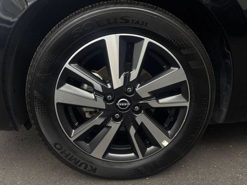 Used 2025 Nissan Versa SV FWD image 28