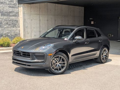 New 2025 Porsche Macan image 1
