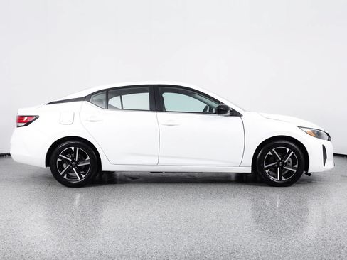 Used 2024 Nissan Sentra SV FWD image 9