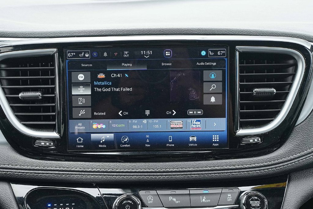 Used 2025 Chrysler Pacifica Limited FWD image 31