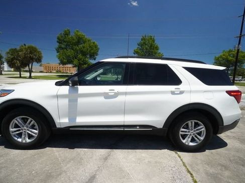 Used 2024 Ford Explorer XLT RWD image 6