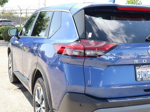 Used 2023 Nissan Rogue SV FWD image 16