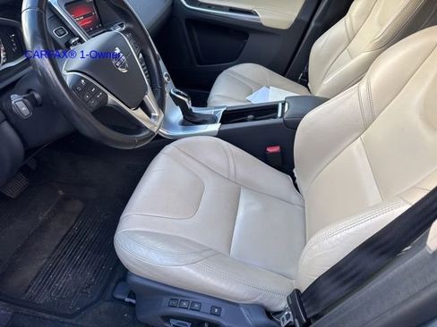 Used 2017 Volvo XC60 T6 Dynamic w/ Advanced Package image 17