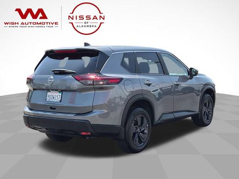 Certified 2026 Nissan Rogue SV FWD image 5