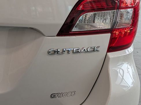 Used 2018 Subaru Outback 2.5i Limited image 10