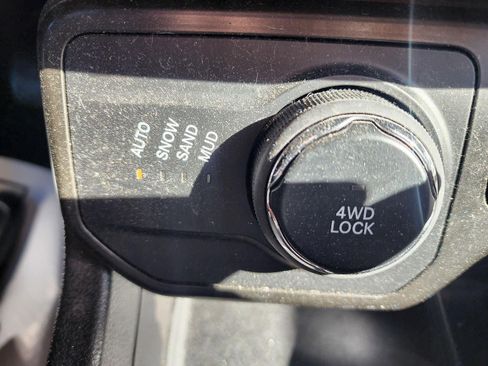 Used 2020 Jeep Renegade Latitude w/ Cold Weather Group image 25