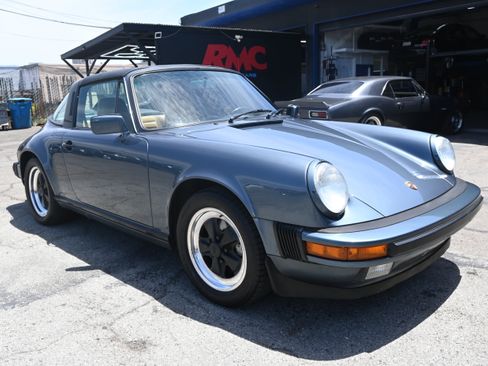 Used 1987 Porsche 911 Carrera RWD image 26