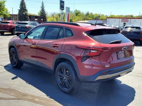 Used 2025 Chevrolet Trax ACTIV w/ Sunroof Package image 3