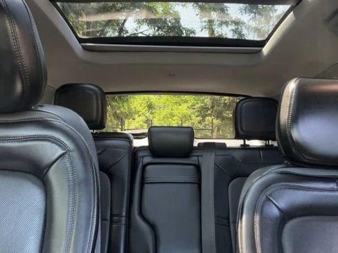 Used 2020 Lincoln Corsair AWD w/ Premium Package image 12