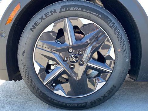 New 2025 Kia EV6 Light w/ Light LR Technology Package image 10