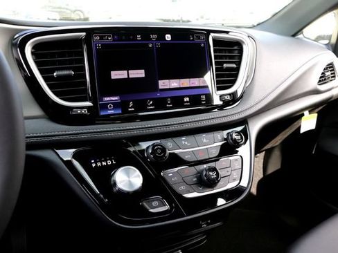 New 2027 Chrysler Pacifica Select FWD image 12