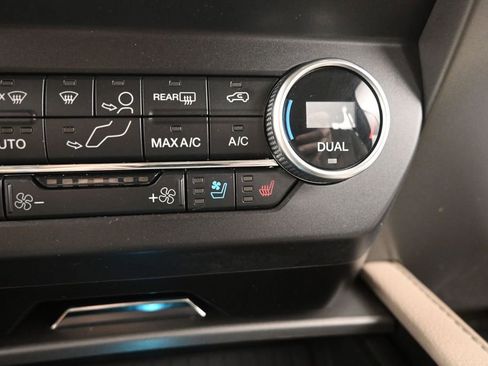 Used 2021 Ford Expedition XLT AWD/4WD image 32