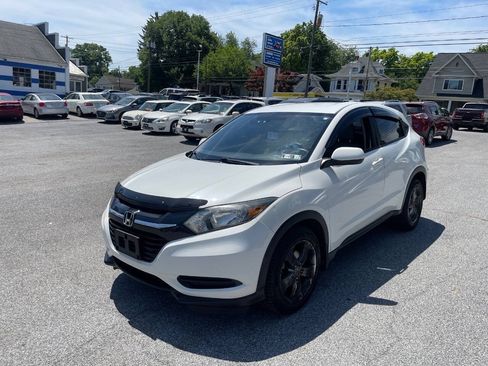 Used 2018 Honda HR-V LX image 2
